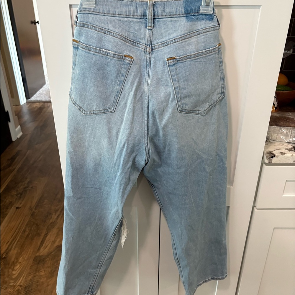 Abercrombie & Fitch Light Wash Cropped Jeans